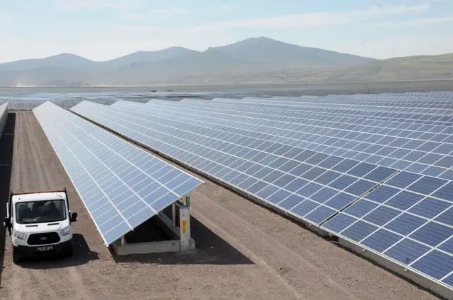 توتال تستثمر في الطاقة الشمسية